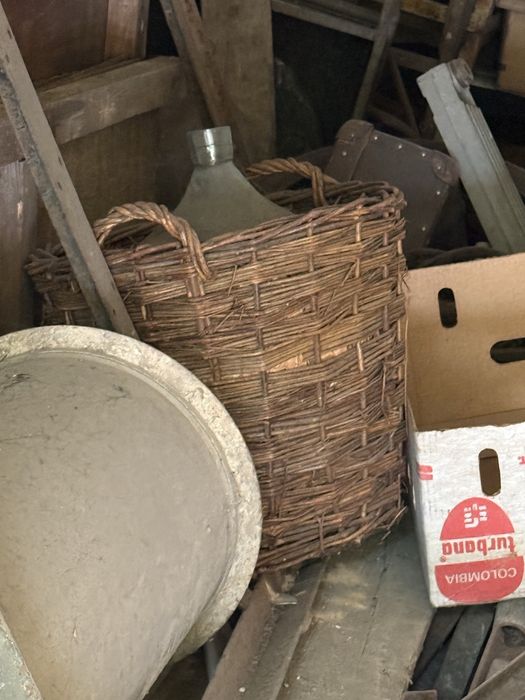 Butla do wina z koszykiem