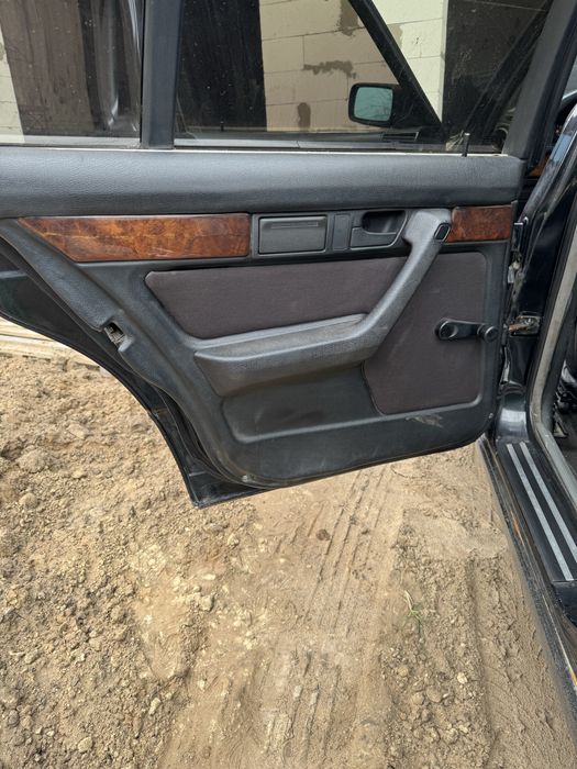 Продам дверные карты рестайлинг е34/е32/е46