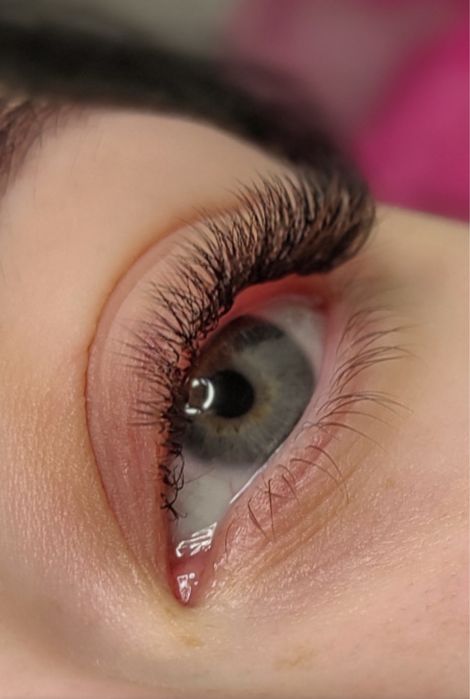 Нарощування вій.