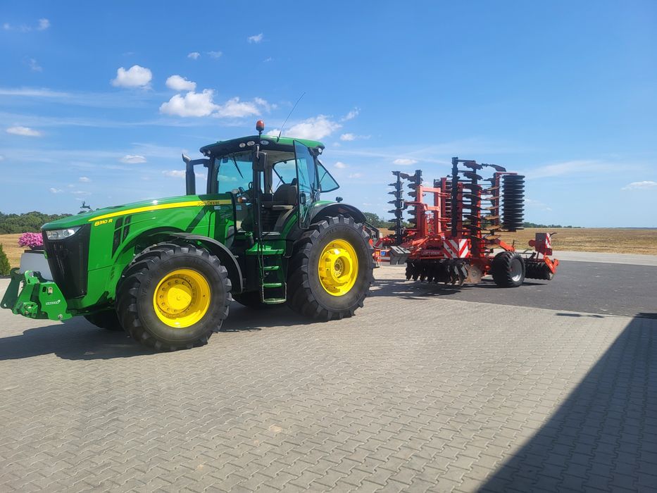 Ciągnik rolniczy John Deere model 8310r