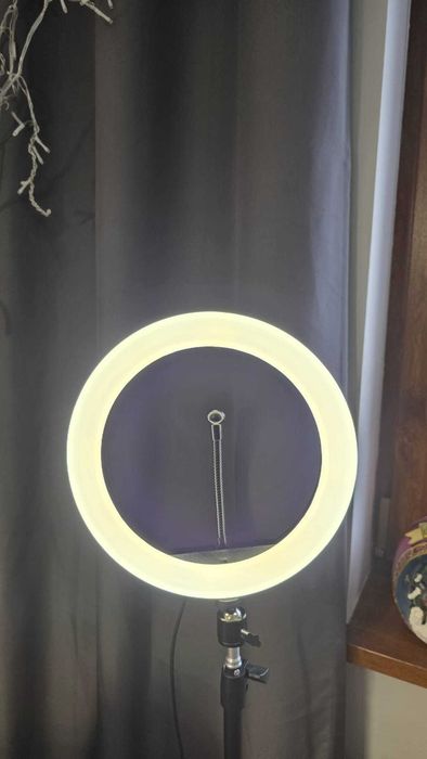 Lampa do zdjęć ze statywem