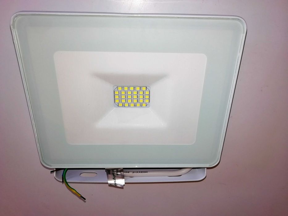 EDM - Projetor Led Extraplano 20w 6400k 1400 Lum - Branco - Novo caixa