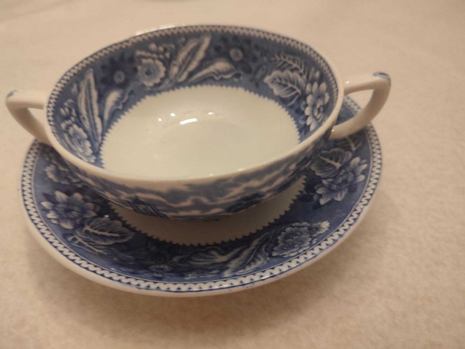 Chávenas de chá de porcelana Vista Alegre.