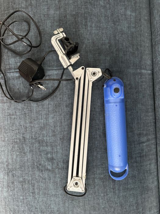 настільну лампу з кріпленням-струбциною