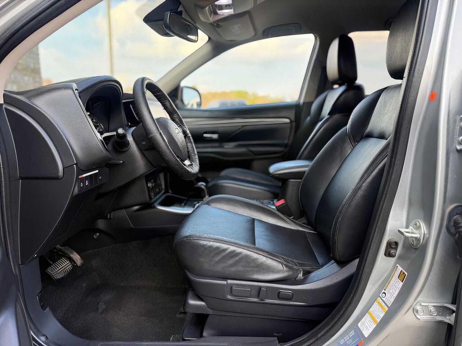 Mitsubishi Outlander      2020