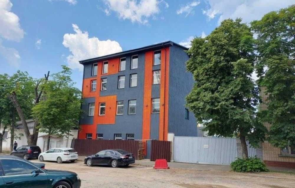 Продам коммерческое фасадное  помещение  437 м² ул.Атозаводская 76.