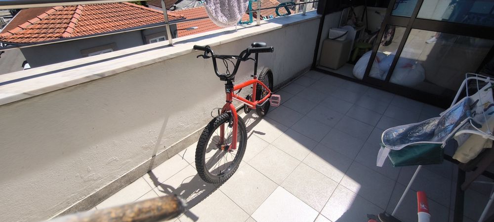 BMX vermelha usada