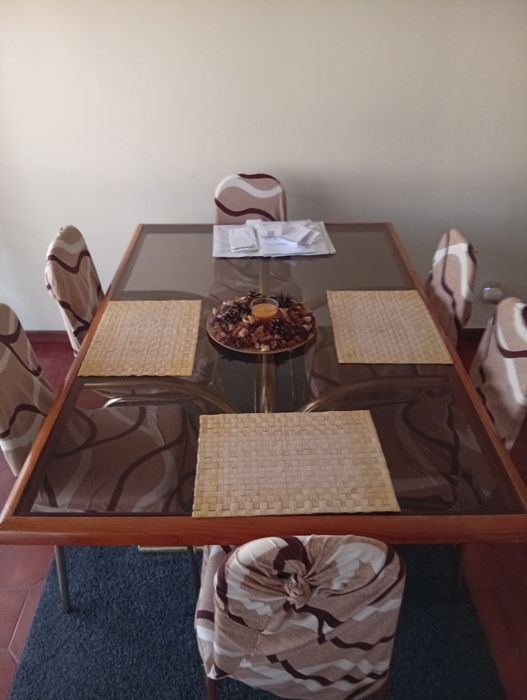 Mesa de sala com 6 cadeiras
