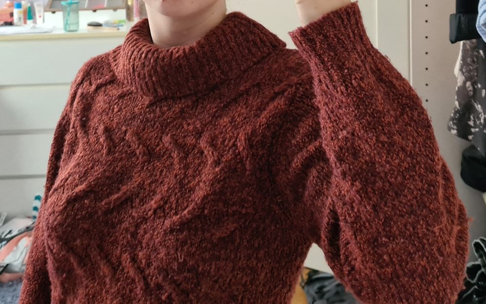 Burgundowy sweter-golf