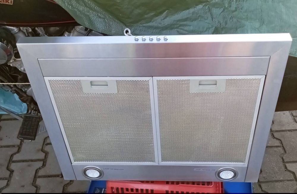 Srebrny Okap kuchenny z blachy