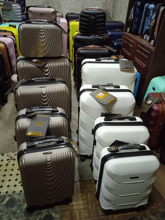 Walizka podróżna mała wings 50 z ABS na 4 kołach