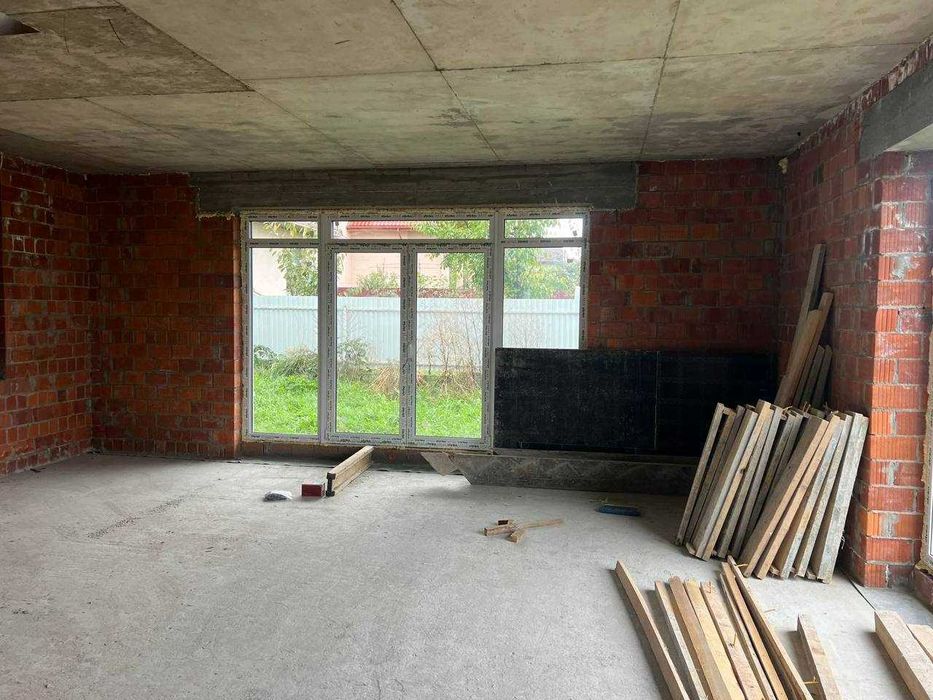 Продаж котеджу в топовій локації у м. Пустомити