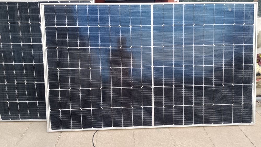 2 Painéis Solares 375W + Microinversores APSystems