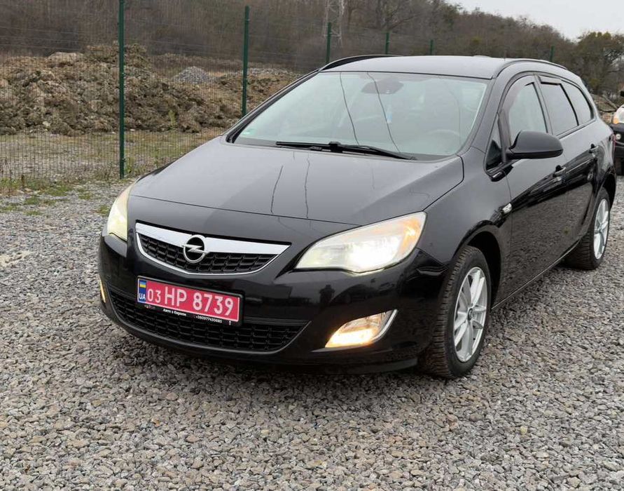 Продам авто Opel Astra j, 2011 рік, 1.6 бензин