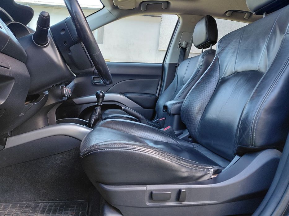 Mitsubishi Outlander 2007r 4x4 10 lat 1wł 7 osób Navi hak