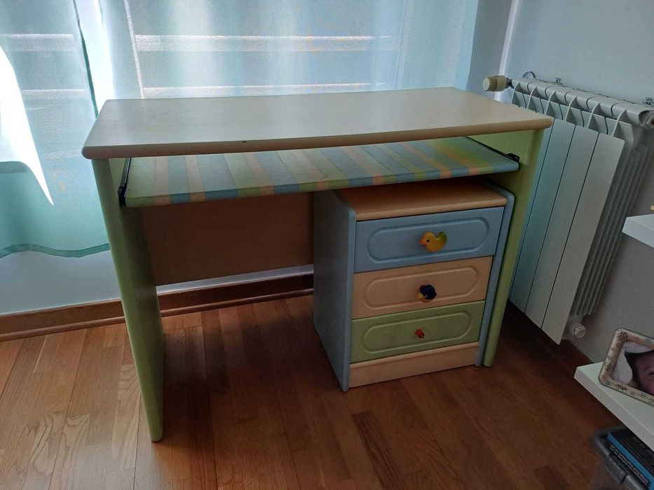 cama com cama extra em gaveta e 2 colchões