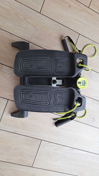 Stepper skrętny z linkami oporowymi