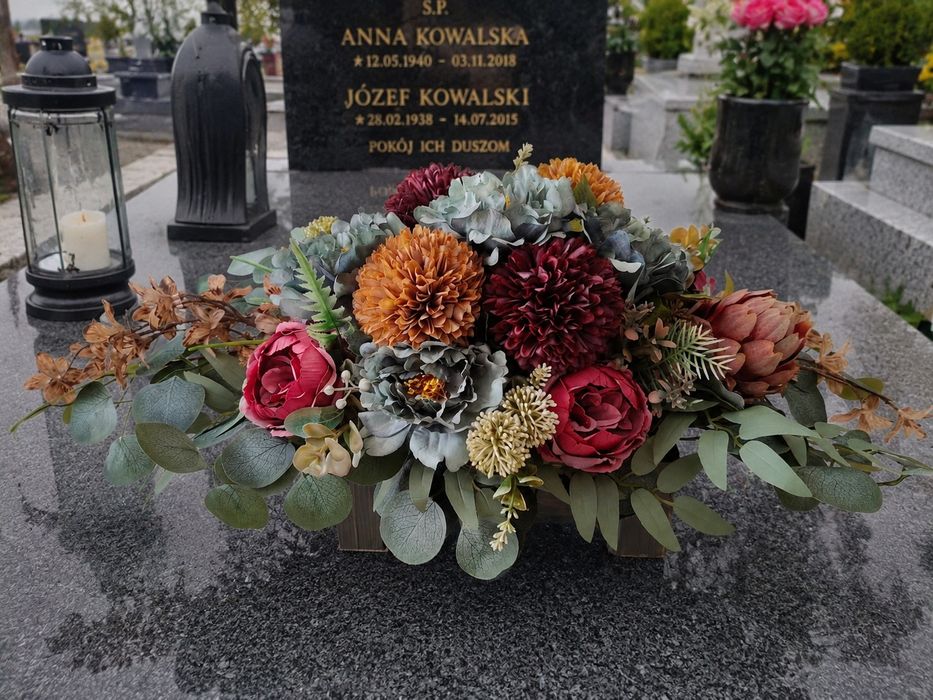 Elegancka kompozycja na cmentarz