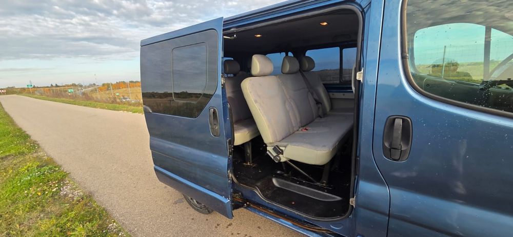 Renault trafic 9 osobowy