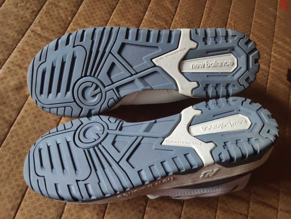 Sapatilhas NB 550 novas nº 42