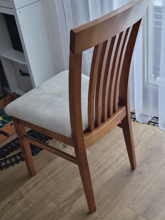Komplet 6 tapicerowanych drewnianych krzeseł