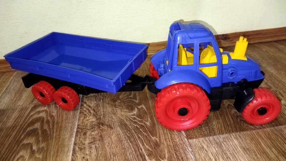 Трактор з прицепом