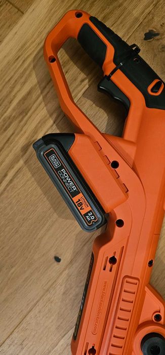 Kosiarka Black&Decker STC1820CM