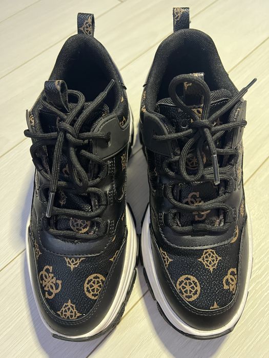 Кросівки Guess жіночі 37 розмір