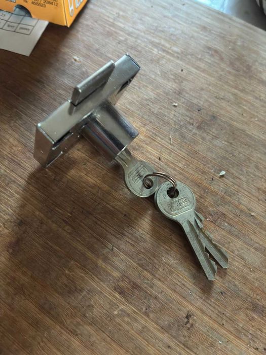 Zamek meblowy wierzchni ZM1 2 sztuki