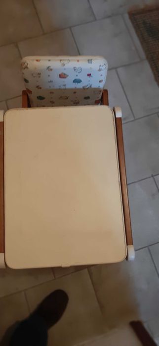 Mesa e cadeira de bebé