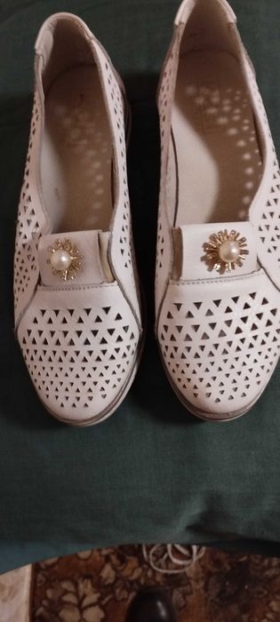 Продам туфли летние,женские.Р.37 Натуральная кожа.Цвет белый.