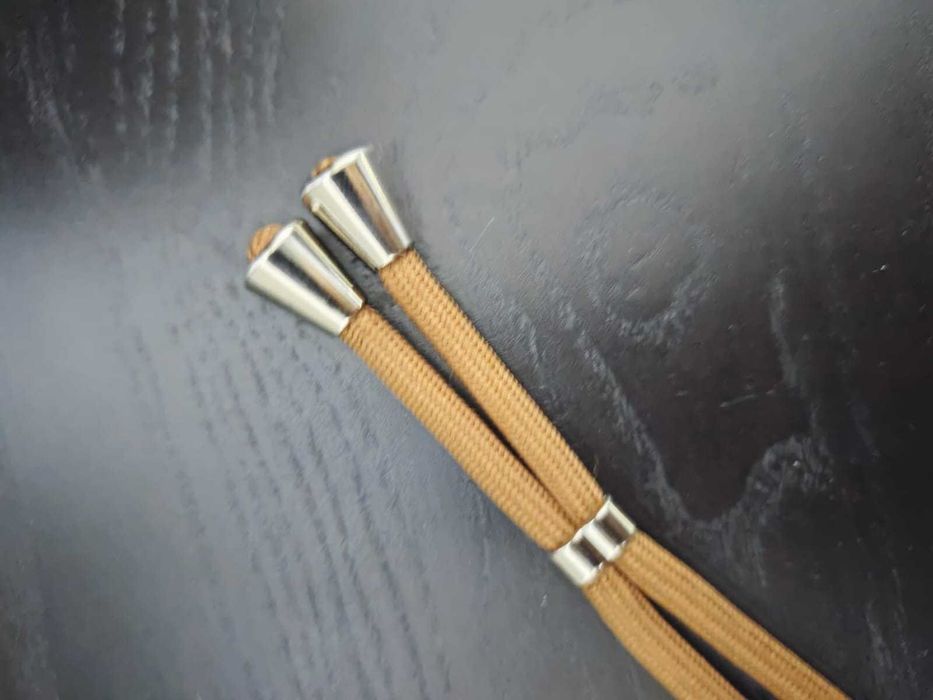 Capa MagSafe com Cordão Crossbody – iPhone 15 Pro | Castanha