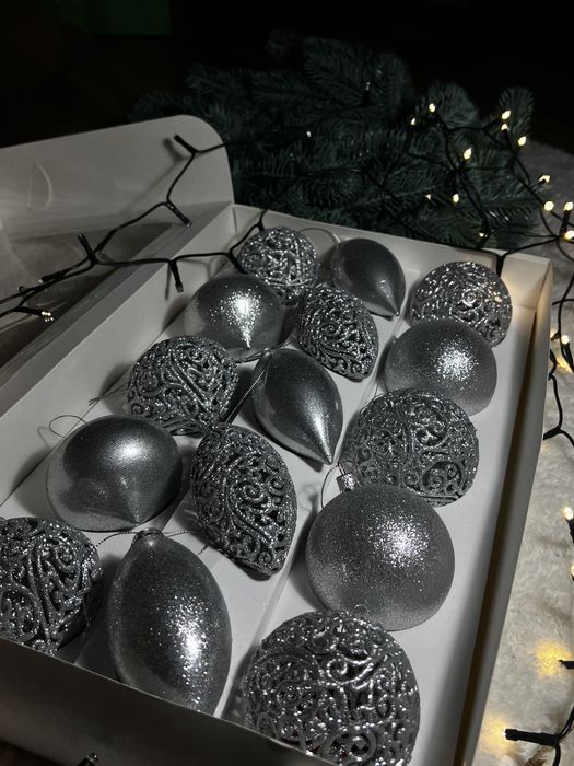 Новорічні іграшки