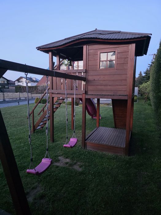 Domek dla dzieci. Plac zabaw.