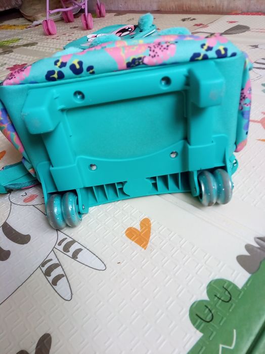 Рюкзак на колесах школьный или дорожный