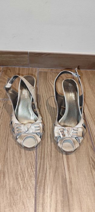 Sapatos em pele NOVOS