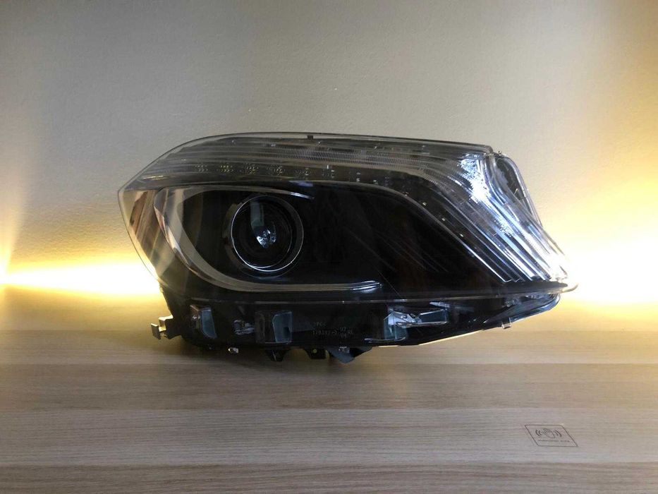 Farol / ótica Mercedes benz Classe A W117 - Direito - Bi-xenon