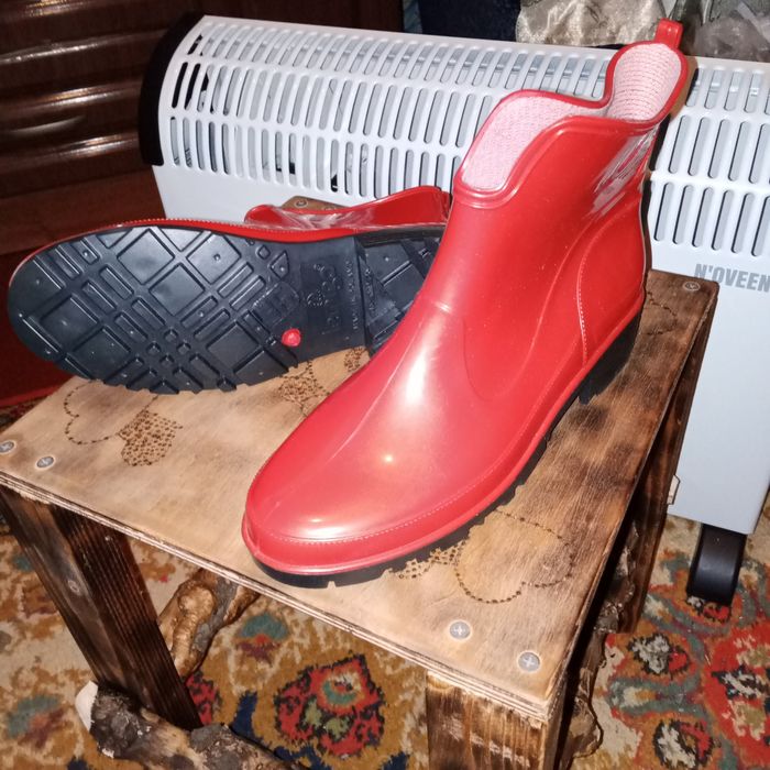 Продам ботинки резиновые