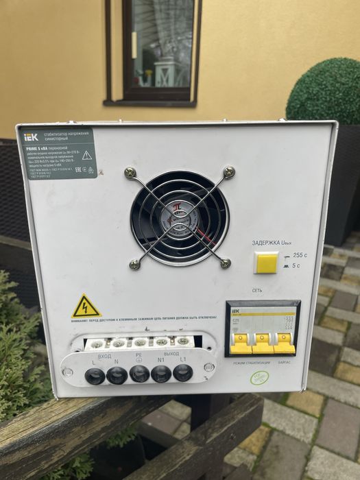 Стабилизатор напряжения ІЕК 5 Ква