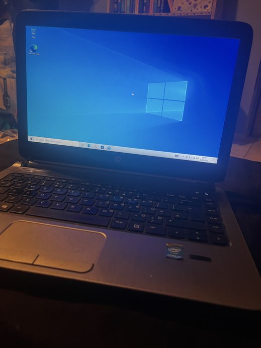 Laptop hp z ładowarką