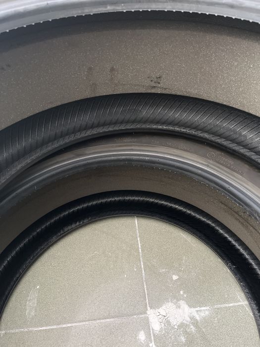Pneus Tesla (T0) 235/40 R19 (par)