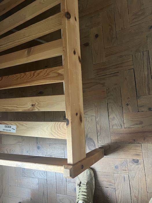 Cama individual do Ikea de madeira maciça. 90x200