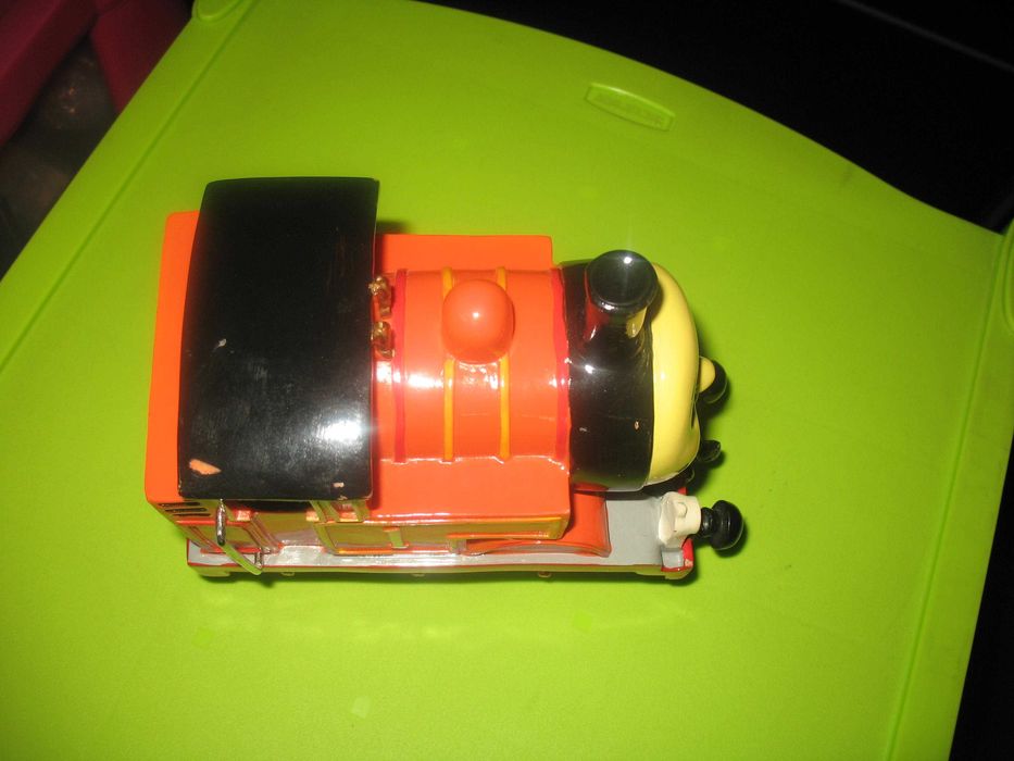 Mealheiro em forma de comboio