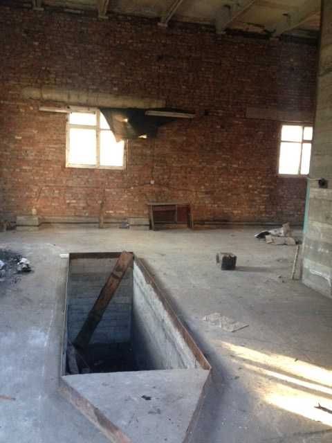 Продаж комерційної нерухомості (2 будівлі+територія)