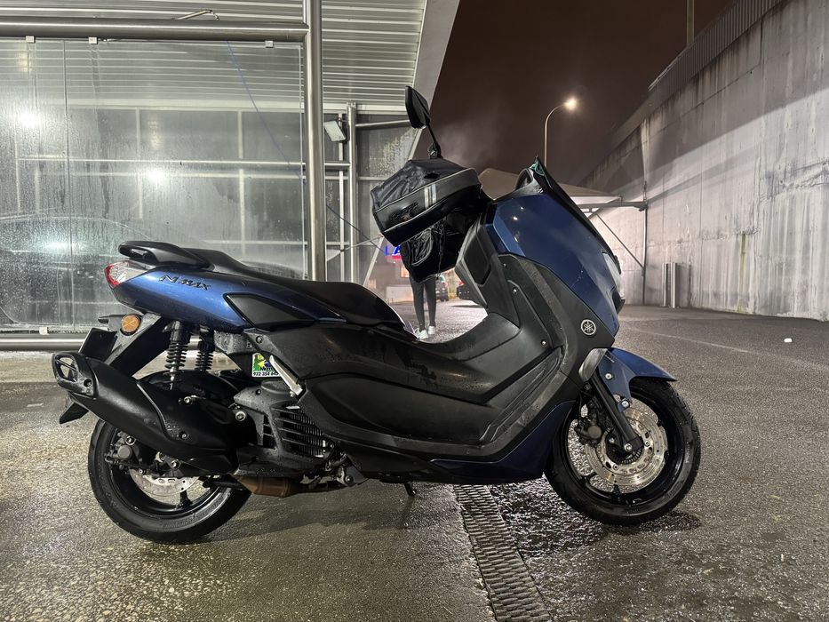 Moto nmax 2023 azul usada