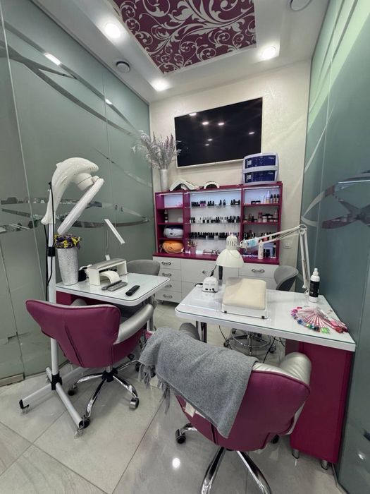 Салон краси на Французському бульварі з обладнанням.