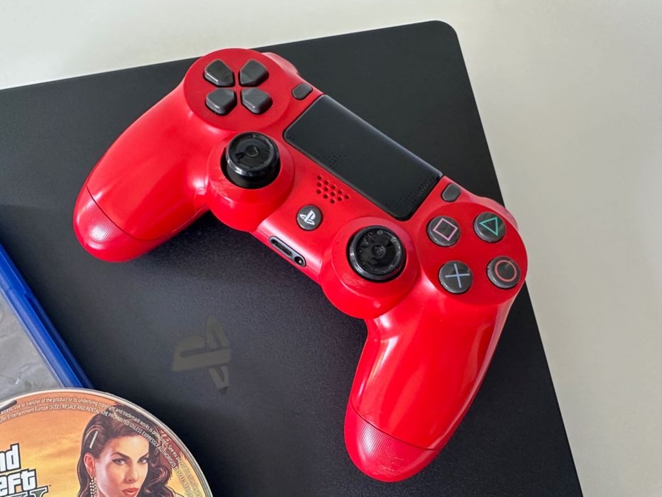 Consola PlayStation PS4 Slim 1TB com Comando e 2 Jogos