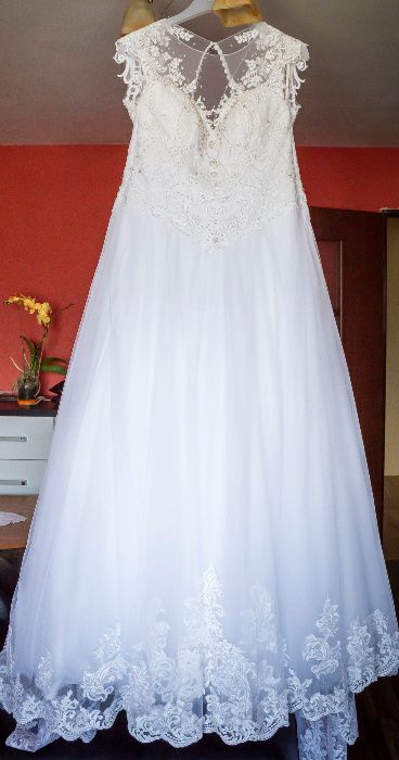 Koronkowa suknia ślubna