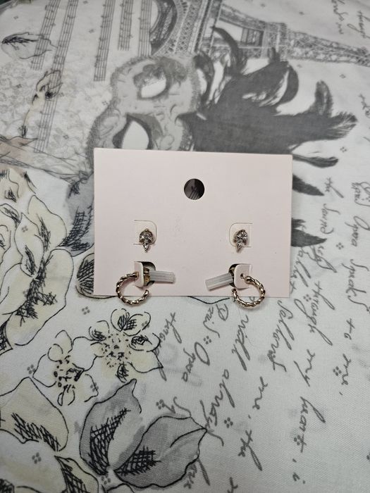 Brincos dourados novos