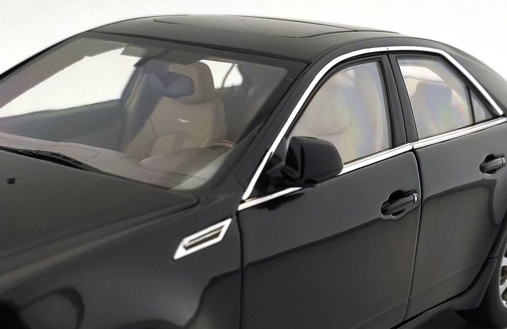 1/18 Cadillac CTS 2008 black Kyosho G001BK